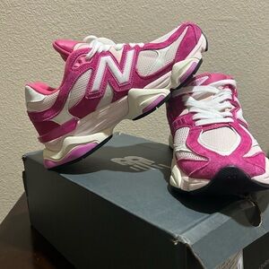 New Balance 9060
Fuchsia Pink women’s size 6.5